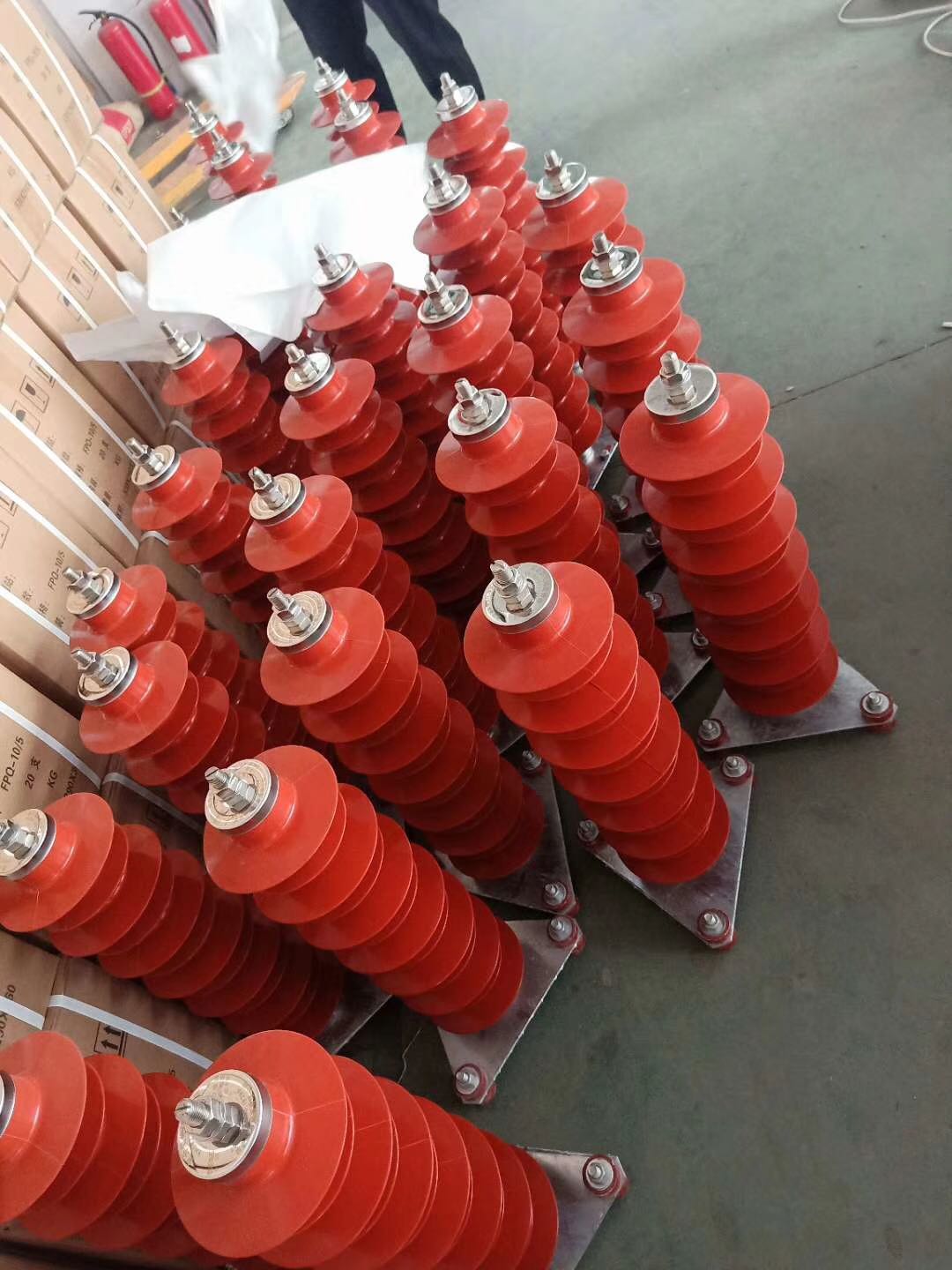 金屬氧化物無(wú)間隙避雷器HY10W系列詳解 守護(hù)電力系統(tǒng)安全的關(guān)鍵衛(wèi)士